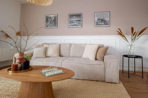 a living room with a couch and a table at Penthouse-Ferienwohnung Wolfsburg in Wolfsburg