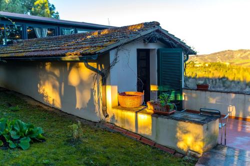 a small white building with a door and a window at Borgo Il Poggio Agriturismo in Montaione
