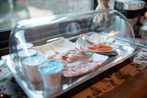a plastic tray with food and drinks on a counter at Borgo Il Poggio Agriturismo in Montaione