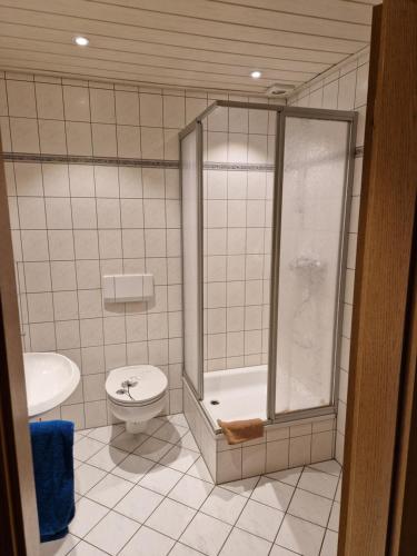 a bathroom with a shower and a toilet at Gästehaus Zur Post Spickermann in Xanten
