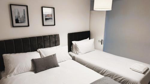 Katil atau katil-katil dalam bilik di Villa Retreat Birmingham