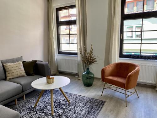 Un lugar para sentarse en discovAIR - Modern & Zentral, INKLUSIVE Parkplatz & Kaffee bis zu 2 Schlafzimmer & Balkon