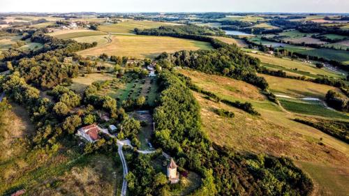 Ferme du Moulin de Paillères, vue panoramique, piscine - idéal 4 à 5 personnes