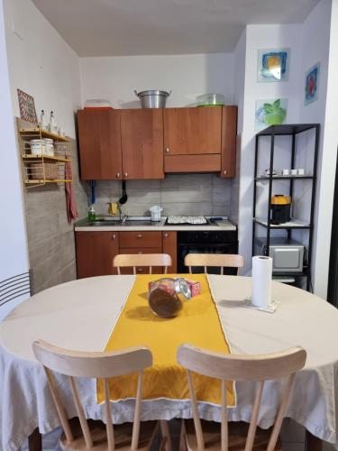 a kitchen with a table with a yellow table cloth at Loftiense Roma in Rome