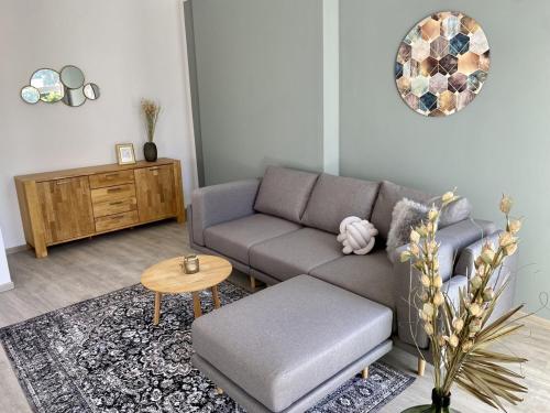 Un lugar para sentarse en discovAIR - Modern & Zentral, INKLUSIVE Parkplatz & Kaffee bis zu 2 Schlafzimmer & Balkon