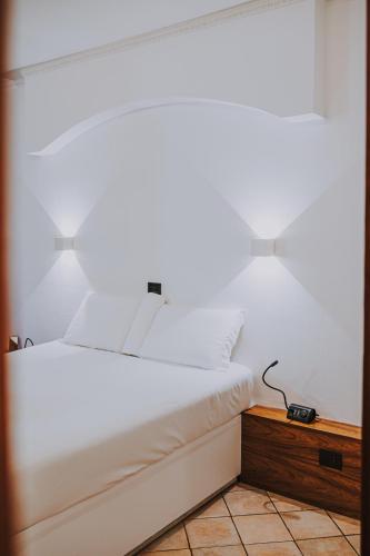 Ένα ή περισσότερα κρεβάτια σε δωμάτιο στο Albergo Delle Regioni, Barberini - Fontana di Trevi