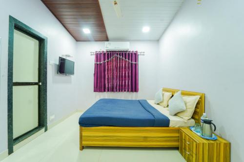 A bed or beds in a room at Lingmala Greens