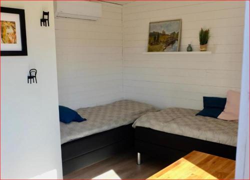 A bed or beds in a room at Lunagården