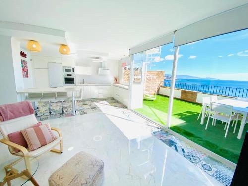 Ático -Penthouse Jardines de Adnania en Marina del Este con vistas al mar