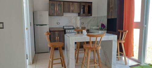 A kitchen or kitchenette at ParadaHome