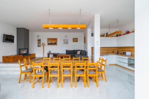 a dining room and kitchen with a table and chairs at Къщата на Mечтите / House of the Dreams in Apriltsi
