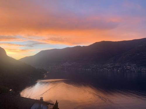 a view of a lake at sunset with mountains at Top Lake View in Faggeto Lario 