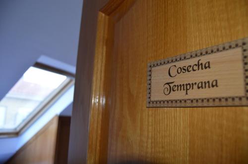 a wooden door with a sign that reads costa garantiana at Aposentos AOVE On Tour in Villacarrillo