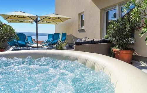 Lovely Apartment In Dramalj With Wifi