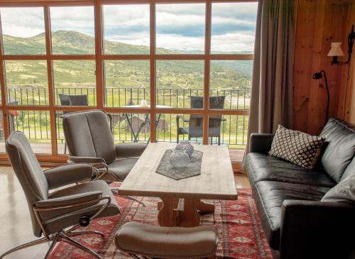 a living room with a couch and chairs and a table at Rondane Haukliseter Fjellhotell in Høvringen