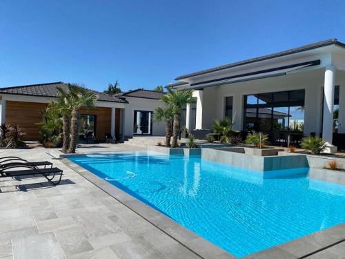 La Villa Milana 500m² : piscine chauffée, SPA, sauna, hammam