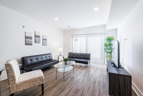 Coin salon dans l'établissement Fully Furnished Apartments near Hollywood Walk of Fame