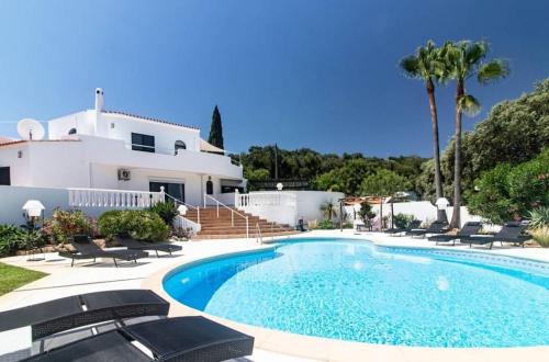 Πισίνα στο ή κοντά στο B&B CHAMBRE 2 Vila ALEGRIA Estoi