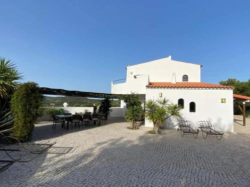 Το κτήριο όπου στεγάζεται  το bed & breakfast