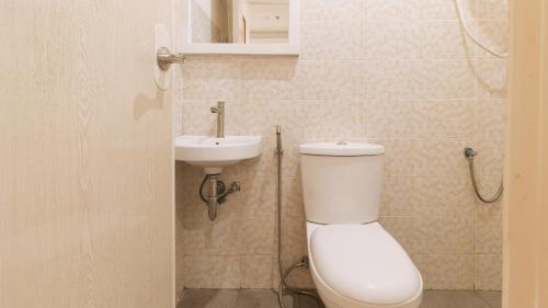 Ванна кімната в RedDoorz @ Innzz Apartel