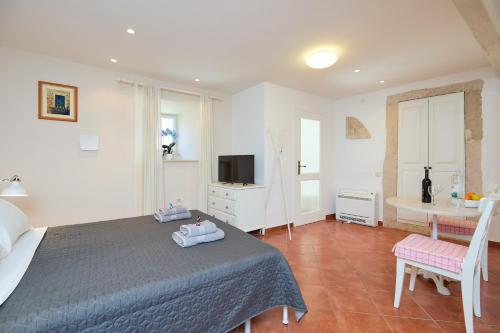 Doria Apartments
