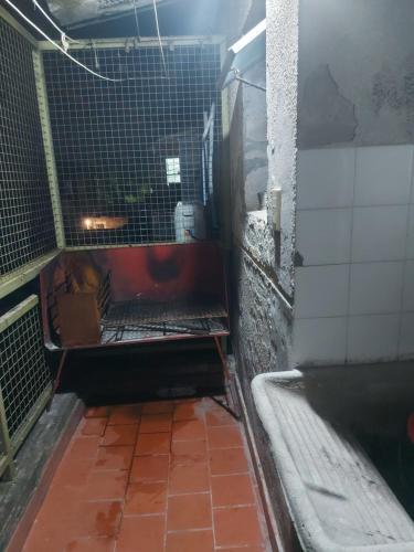 una cella con un letto in gabbia di Verano infinito a Gualeguaychú