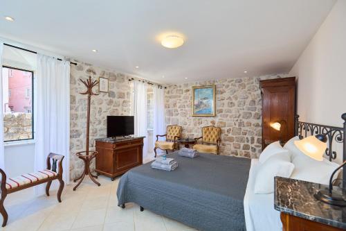 Doria Apartments