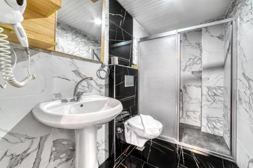 a bathroom with a sink and a shower at Kleopatra ICARIA Apart Hotel in Alanya