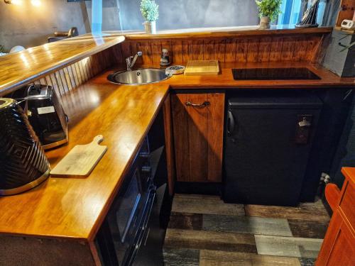 The Pub - Unique & Authentic Experience - Free Parking!, 5 minutes from Airbus and The Mall Cribbs photo 31