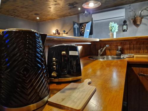 The Pub - Unique & Authentic Experience - Free Parking!, 5 minutes from Airbus and The Mall Cribbs photo 32