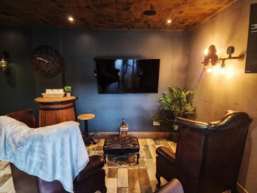 The Pub - Unique & Authentic Experience - Free Parking!, 5 minutes from Airbus and The Mall Cribbs photo 12