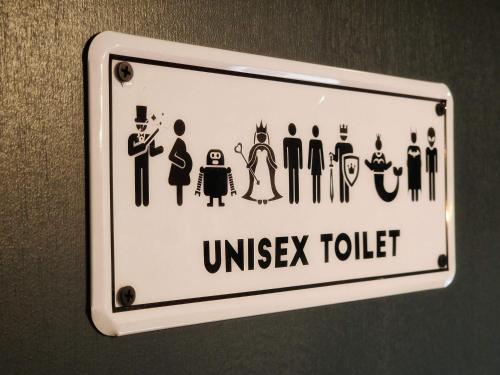 The Pub - Unique & Authentic Experience - Free Parking!, 5 minutes from Airbus and The Mall Cribbs photo 18