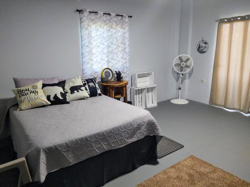 Ένα ή περισσότερα κρεβάτια σε δωμάτιο στο Rancho Del Oso Tuerto