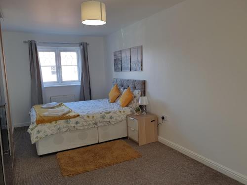 a small bedroom with a bed and a window at Perfect Stay Manchester in Wythenshawe