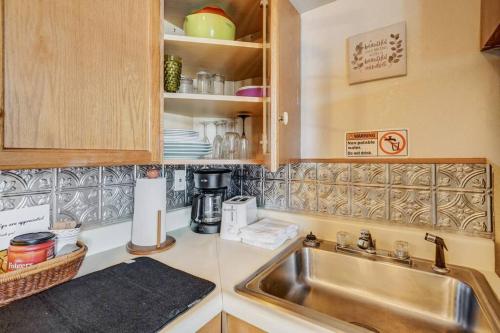 Η κουζίνα ή μικρή κουζίνα στο Cabin in Colorado NTL Forest