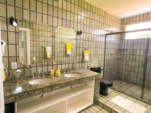 Koupelna v ubytování Casa a 170m da praia com vista para o mar