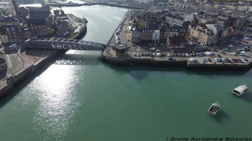 Uma vista aérea de Île du Pollet, à proximité du ferry /centre-ville