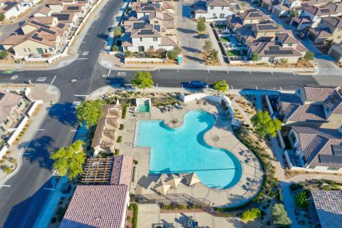 Gated PGA West 2023 New Build - EV Friendlyの敷地内または近くにあるプール