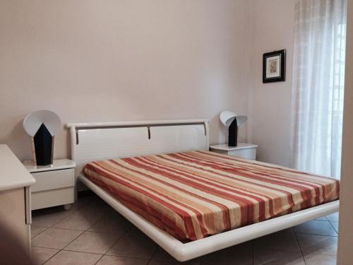 Gulta vai gultas numurā naktsmītnē Luxury House Alghero Center Sea View