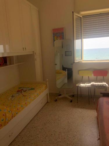 Ένα ή περισσότερα κρεβάτια σε δωμάτιο στο Casa mare ele