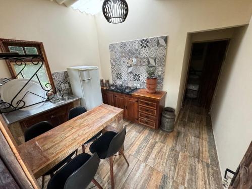 a kitchen with a table and chairs and a refrigerator at Casa completa em Santana de Parnaíba in Santana de Parnaíba