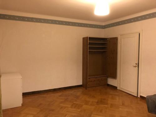an empty room with a closet and a door at Quite house near center in Eskilstuna