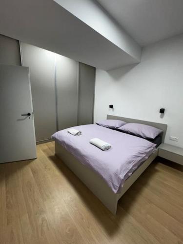 een slaapkamer met een bed en een koelkast bij Beautiful apartment (80m2) with a large terrace in Bratislava