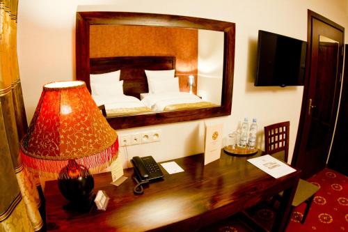 Televisyen dan/atau pusat hiburan di Hotel Columbus