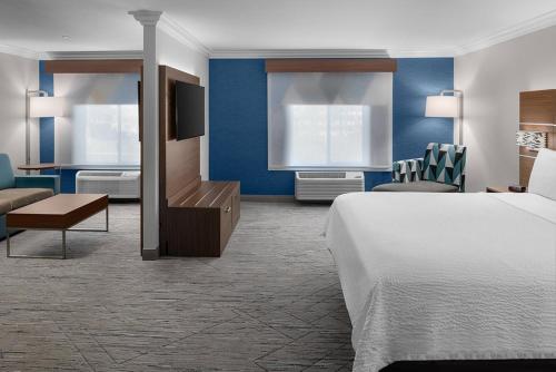 Letto o letti in una camera di Holiday Inn Express Hotel & Suites Twentynine Palms by IHG