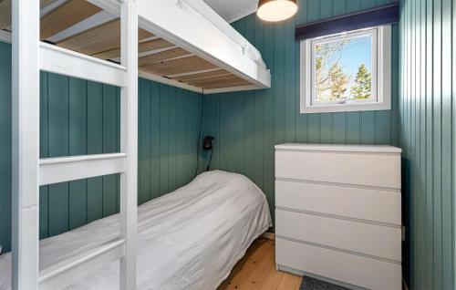 a bedroom with green walls and a bunk bed at Lovely Home In Helgeroa With Harbor View in Helgeroa
