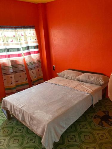 Cama ou camas em um quarto em Backpacker Digital Nomad Guest House