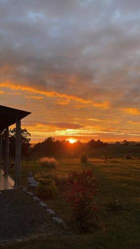 Amanecer o atardecer desde la casa vacacional o alrededores