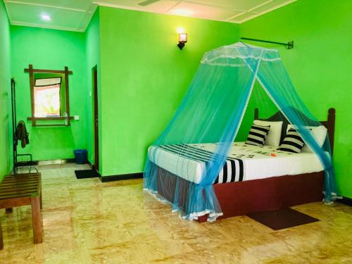 En eller flere senger på et rom på Sigiri Ruvini Homestay