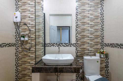 Koupelna v ubytování Mook Anda Villa